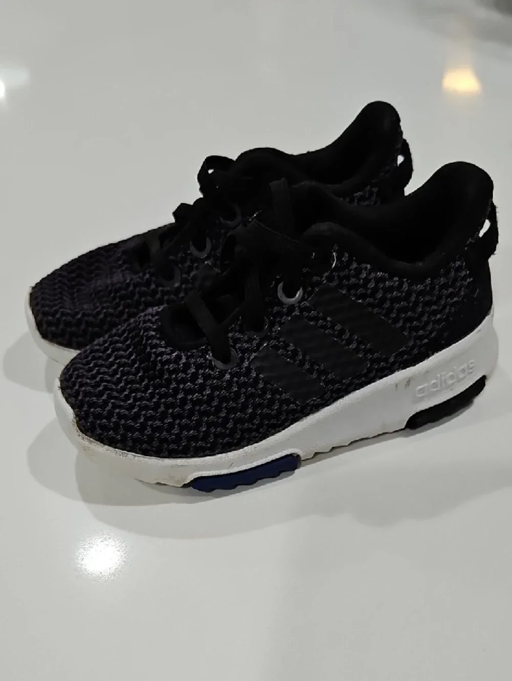 adidas Racer Tr Sz 7k  Athletic Sneakers with White Sole